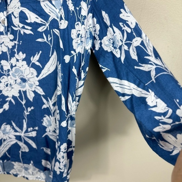 Emily daniels size medium nwt denim white combo 20-1-2 p2p 26”length v neck - Picture 5 of 6